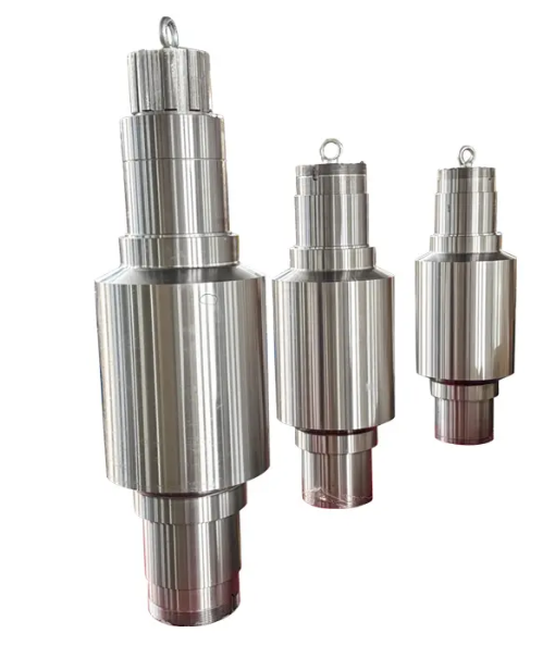 Hvordan reducerer et båndvalseværk skrot og øger spolens konsistens?